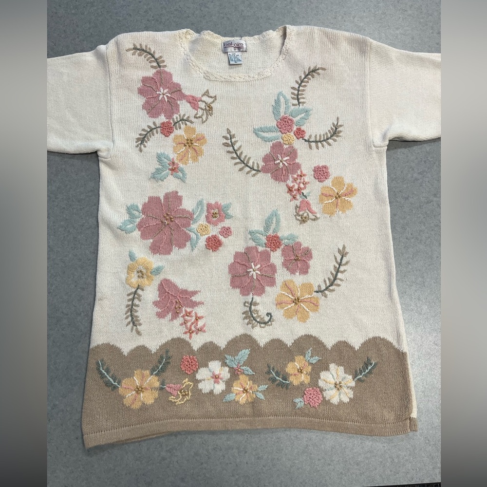 Vintage Bel-Aire Knitworks Floral Embroidered Cream Sweater—Large